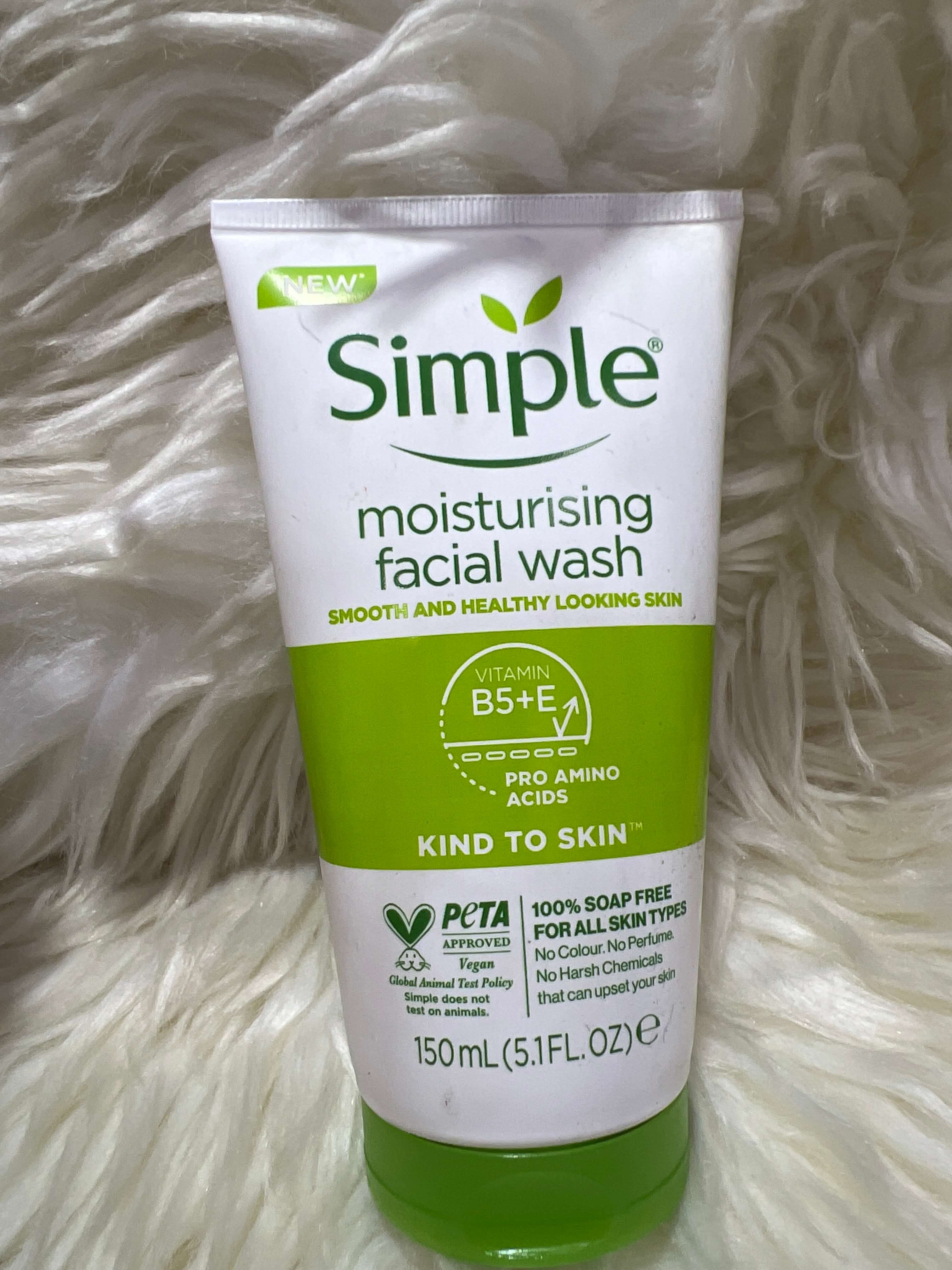 Simple moisturising facial wash